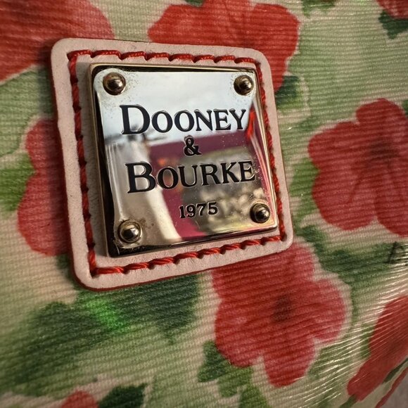 LIKE NEW Pretty Dooney & Bourke Bucket Shoulder Bag in Petunia - Picture 2 of 8